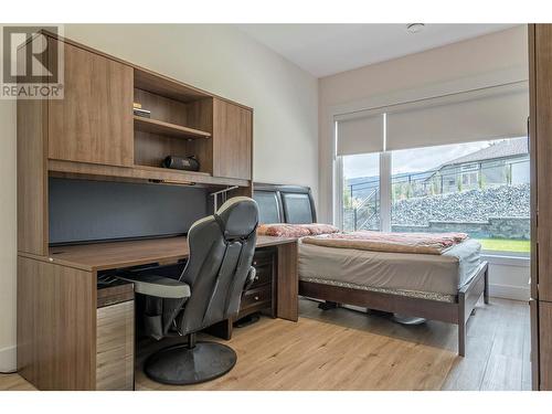 10285 Beacon Hill Drive, Lake Country, BC - Indoor Photo Showing Bedroom