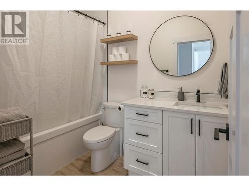 10285 Beacon Hill Drive, Lake Country, BC - Indoor Photo Showing Bathroom