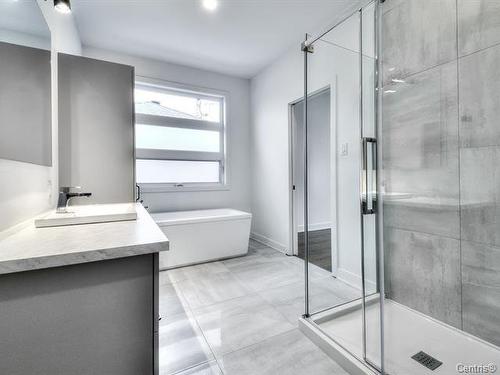 Bathroom - 7Z Rue Aryane, Saint-Bernard-De-Lacolle, QC - Indoor Photo Showing Bathroom