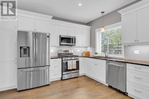82 Barley Tr, Stirling-Rawdon, ON - Indoor Photo Showing Kitchen With Stainless Steel Kitchen With Upgraded Kitchen