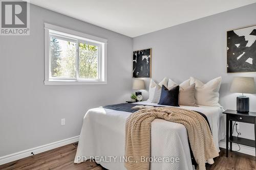 8 Elm Street E, Kawartha Lakes, ON - Indoor Photo Showing Bedroom