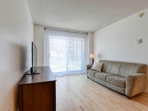 Living room - 206-945 Rue Muir, Montréal (Saint-Laurent), QC - Indoor Photo Showing Living Room