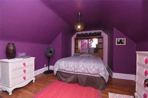 86 Graham Avenue S, Hamilton, ON - Indoor Photo Showing Bedroom