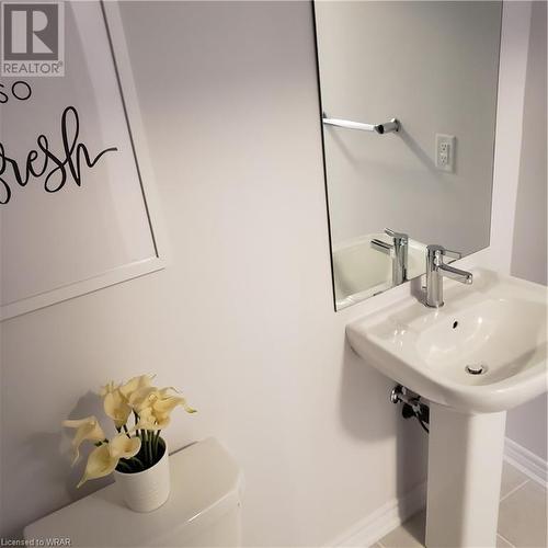 10 Birmingham Drive Unit# 1, Cambridge, ON - Indoor Photo Showing Bathroom