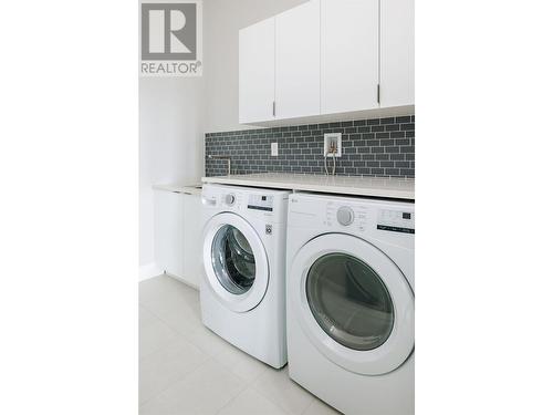 1112 Syer Road, Penticton, BC - Indoor Photo Showing Laundry Room