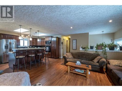 11917 Marshall Crescent, Summerland, BC - Indoor Photo Showing Living Room