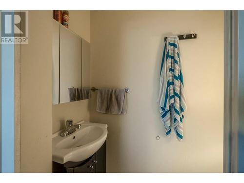 11917 Marshall Crescent, Summerland, BC - Indoor Photo Showing Bathroom