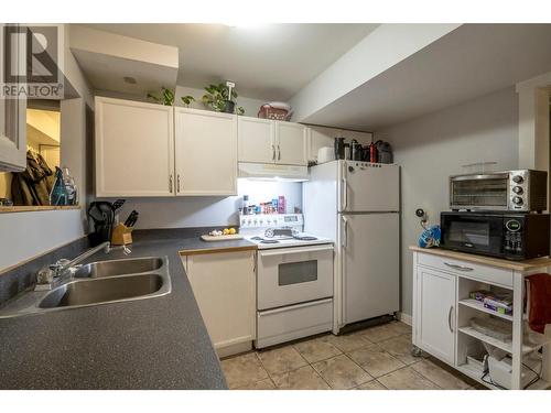 11917 Marshall Crescent, Summerland, BC - Indoor Photo Showing Kitchen With Double Sink