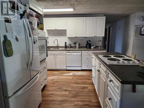 20 Dunlevy Road, Cherryville, BC - Indoor Photo Showing Kitchen