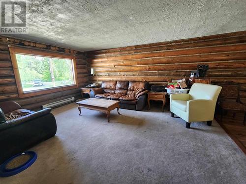 20 Dunlevy Road, Cherryville, BC - Indoor Photo Showing Living Room
