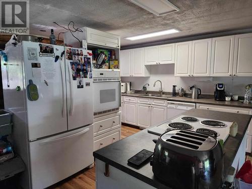 20 Dunlevy Road, Cherryville, BC - Indoor Photo Showing Kitchen
