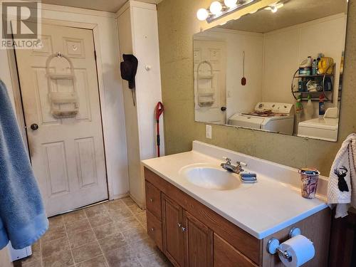 20 Dunlevy Road, Cherryville, BC - Indoor Photo Showing Bathroom