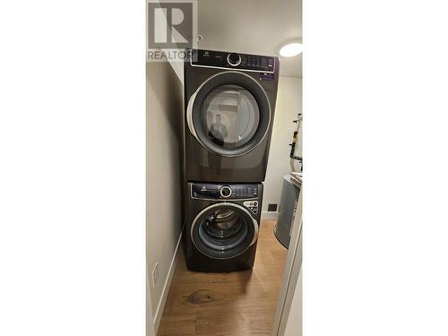 217 Elm Avenue Unit# 301, Penticton, BC - Indoor Photo Showing Laundry Room