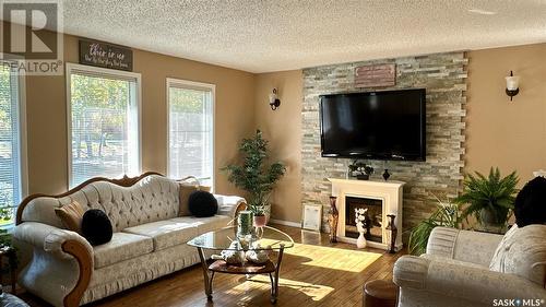 40 Well Road, North Qu'Appelle Rm No. 187, SK - Indoor Photo Showing Living Room With Fireplace