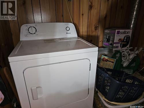 222 3Rd Avenue Ne, Swift Current, SK - Indoor Photo Showing Laundry Room