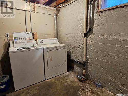 222 3Rd Avenue Ne, Swift Current, SK - Indoor Photo Showing Laundry Room