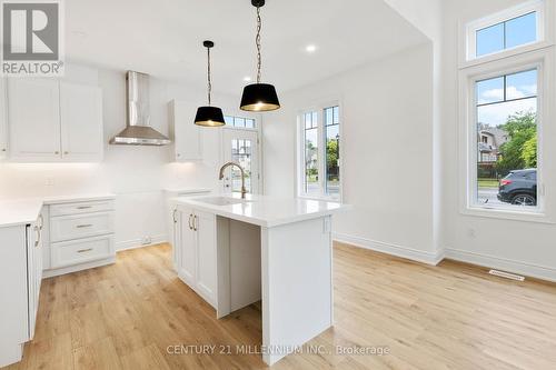 2 Sandy Coast Crescent, Wasaga Beach, ON - Indoor Photo Showing Kitchen With Upgraded Kitchen