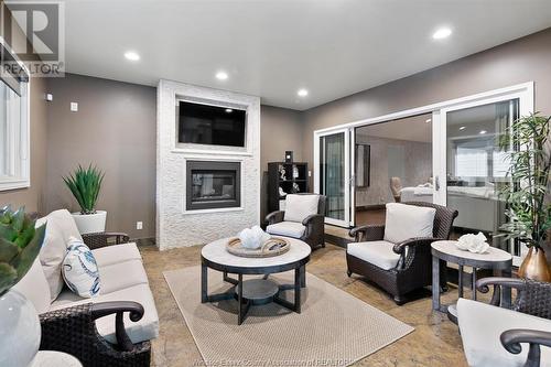 1530 Ravine Line, Kingsville, ON - Indoor Photo Showing Living Room With Fireplace