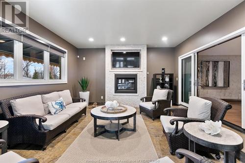 1530 Ravine Line, Kingsville, ON - Indoor Photo Showing Living Room With Fireplace