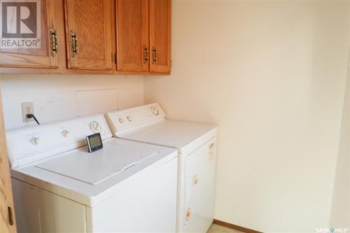 212 5Th Avenue W, Assiniboia, SK - Indoor Photo Showing Laundry Room