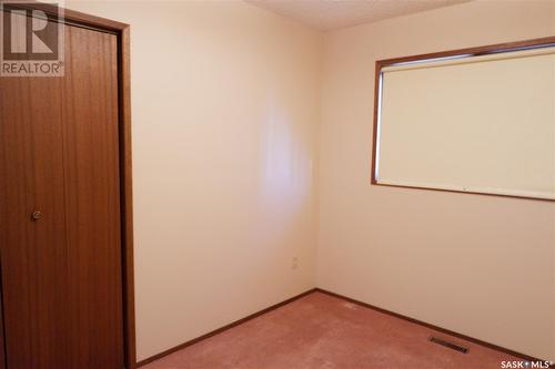 212 5Th Avenue W, Assiniboia, SK - Indoor Photo Showing Other Room