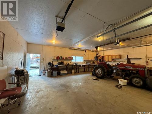 212 5Th Avenue W, Assiniboia, SK - Indoor Photo Showing Garage