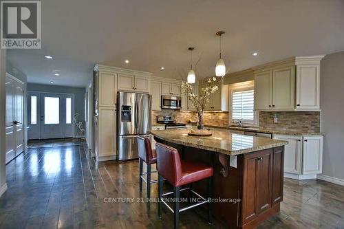 117 Stanley St, Collingwood, ON - Indoor Photo Showing Kitchen With Upgraded Kitchen