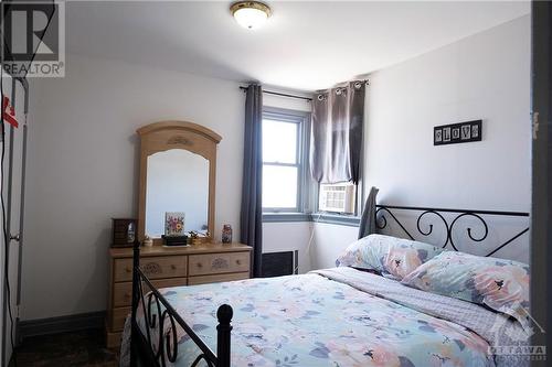 229 Elgin Street W, Arnprior, ON - Indoor Photo Showing Bedroom