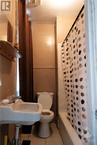 229 Elgin Street, Arnprior, ON - Indoor Photo Showing Bathroom