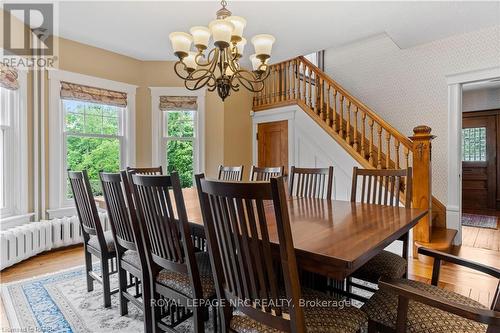 110 Main Street, Grimsby, ON - Indoor Photo Showing Dining Room