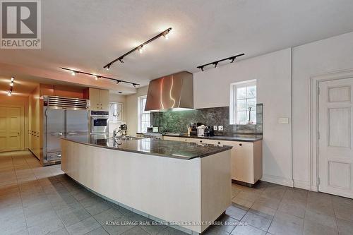 7 Alderbrook Dr, Toronto, ON - Indoor Photo Showing Kitchen With Upgraded Kitchen