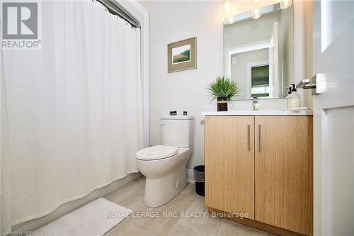 35 Taliesin Tr, Welland, ON - Indoor Photo Showing Bathroom