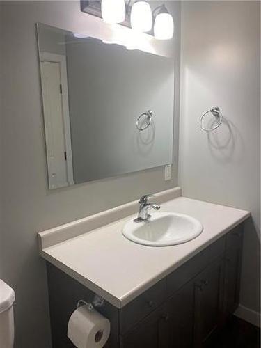 18 Railway Street, Pilot Mound, MB - Indoor Photo Showing Bathroom