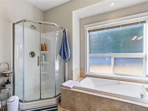 2115 Wren Pl, Nanaimo, BC - Indoor Photo Showing Bathroom