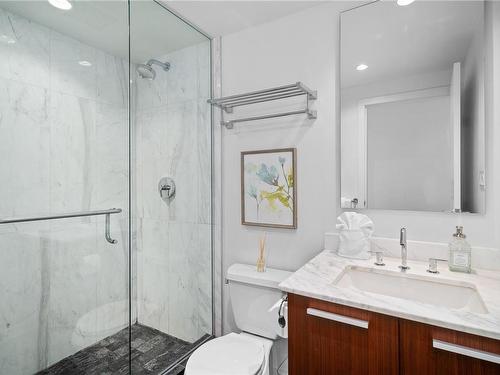 502-708 Burdett Ave, Victoria, BC - Indoor Photo Showing Bathroom