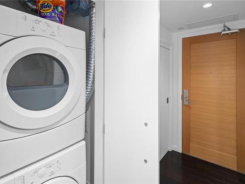 502-708 Burdett Ave, Victoria, BC - Indoor Photo Showing Laundry Room