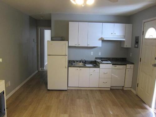 2540 Clapperton Ave, Merritt, BC - Indoor Photo Showing Kitchen
