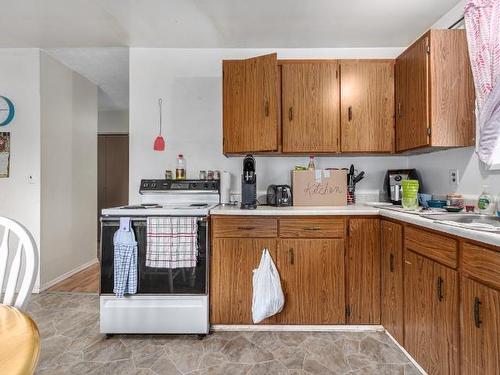 290 Davidson Cres, Lillooet, BC - Indoor Photo Showing Kitchen