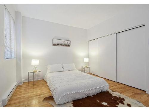 Chambre Ã Â coucher - 206-412 Rue St-Claude, Montréal (Ville-Marie), QC - Indoor Photo Showing Bedroom