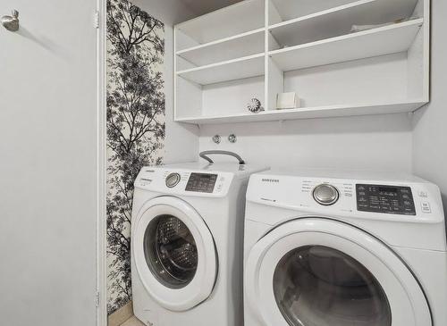 Powder room - 206-412 Rue St-Claude, Montréal (Ville-Marie), QC - Indoor Photo Showing Laundry Room