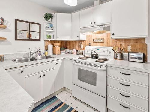 1-137 Whitetail Road, Apex Mountain, BC - Indoor Photo Showing Kitchen With Double Sink