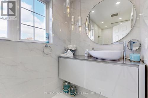 632 Kaiser Dr, Mississauga, ON - Indoor Photo Showing Bathroom