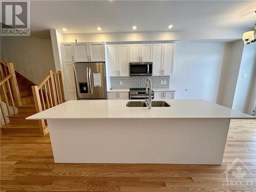 86 Bon Temp Way, Ottawa, ON - Indoor Photo Showing Kitchen With Double Sink With Upgraded Kitchen