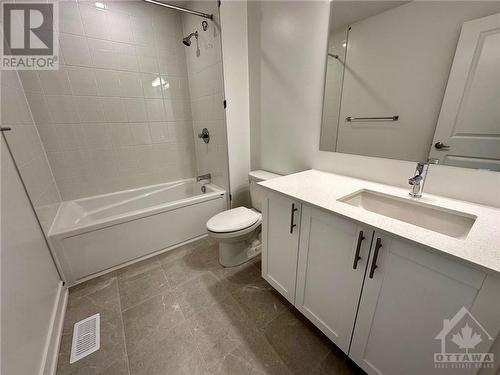 main full bath - 86 Bon Temp Way, Ottawa, ON - Indoor Photo Showing Bathroom
