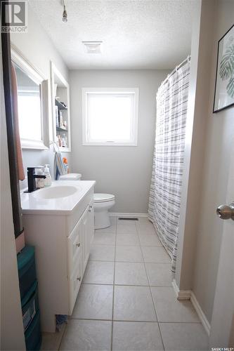606 Ogilvie Street, Moosomin, SK - Indoor Photo Showing Bathroom