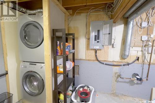18 1292 Gordon Road, Moose Jaw, SK - Indoor Photo Showing Laundry Room