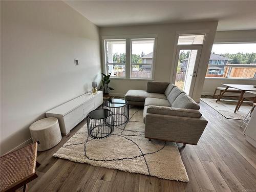 109-2580 Brookfield Dr, Courtenay, BC - Indoor Photo Showing Living Room