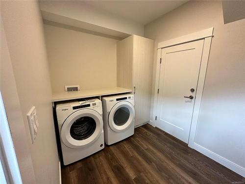 109-2580 Brookfield Dr, Courtenay, BC - Indoor Photo Showing Laundry Room