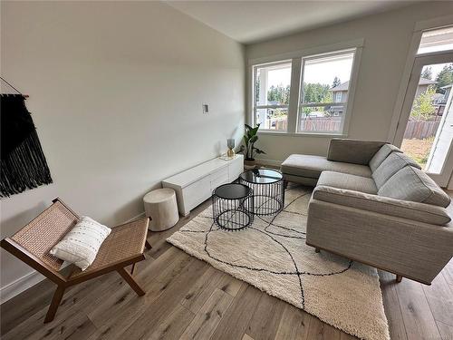109-2580 Brookfield Dr, Courtenay, BC - Indoor Photo Showing Living Room