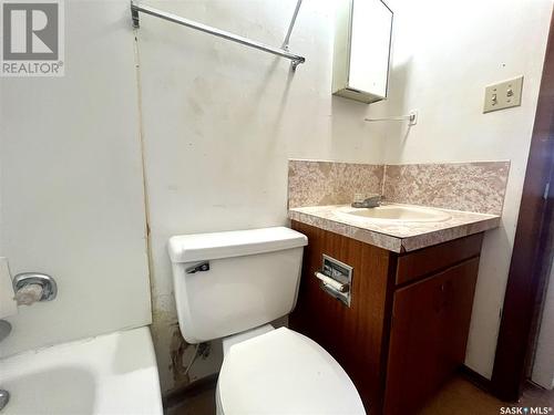 2379 Proton Avenue, Gull Lake, SK - Indoor Photo Showing Bathroom